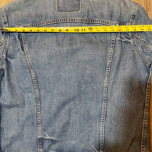 Men's Levi's Denim Jacket - Trucker Jacket - Size Medium - Blue Wash - Like New - Picture 12 of 13